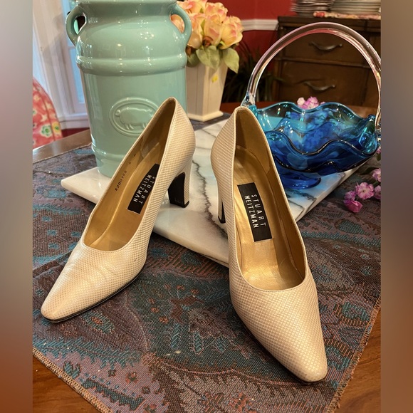 Stuart Weitzman  Creamy-Gold Pumps w Textured Leather, Block Heels, Size 6 - Picture 1 of 14